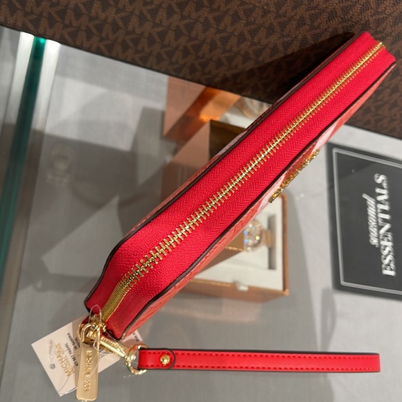 MICHAEL KORS Leather Continental Phone Holder Wristlet Wallet
Dark Sungria
NWT - Picture 8 of 16